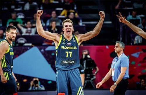 年轻后卫在 年轻后卫在